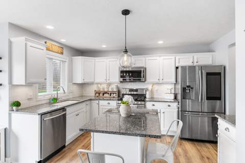 12 Goldenhill Lane, Single-family home