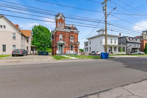 39 Genesee Street, photo 3