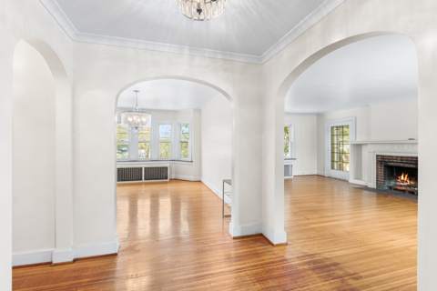 434 Thomas Ave, photo 2