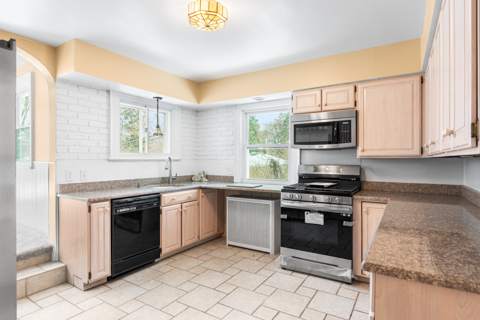 434 Thomas Ave, photo 9