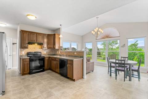 76 Doncaster Trail, photo 8
