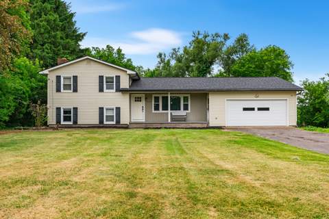 7639 W Ridge Road, Single-family home