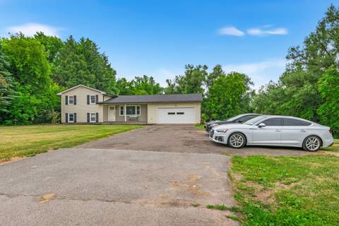 7639 W Ridge Road, photo 2