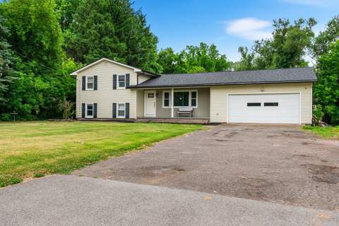 7639 W Ridge Road, photo 3