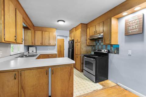 7639 W Ridge Road, photo 23