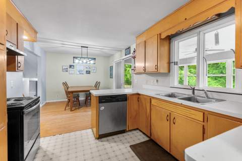 7639 W Ridge Road, photo 24